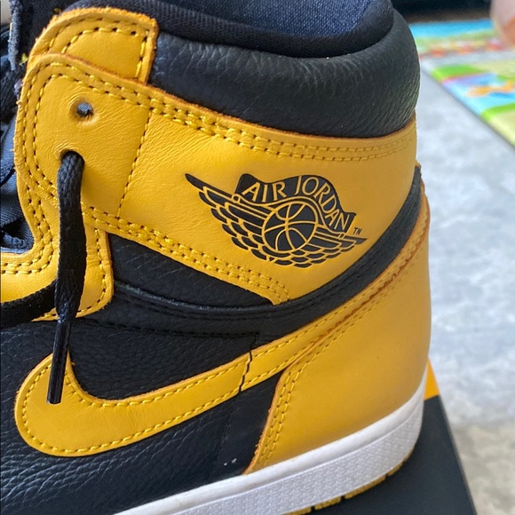 Nike Black and Yellow High-Top Sneakers. Jordan pollen leather 9,5 size - Picture 2 of 6